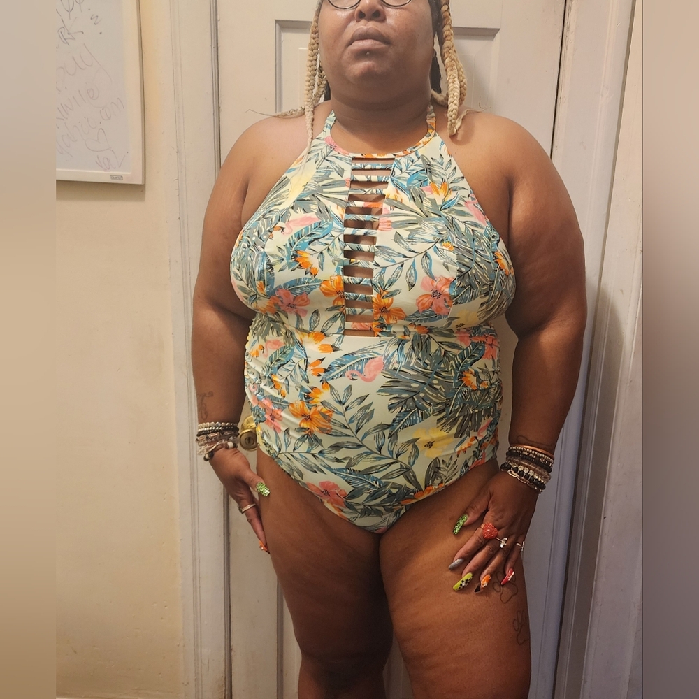 22 [Cacique x Lane Bryant] Tropical 1pc Swimsuit -No underwire - Picture 3 of 11